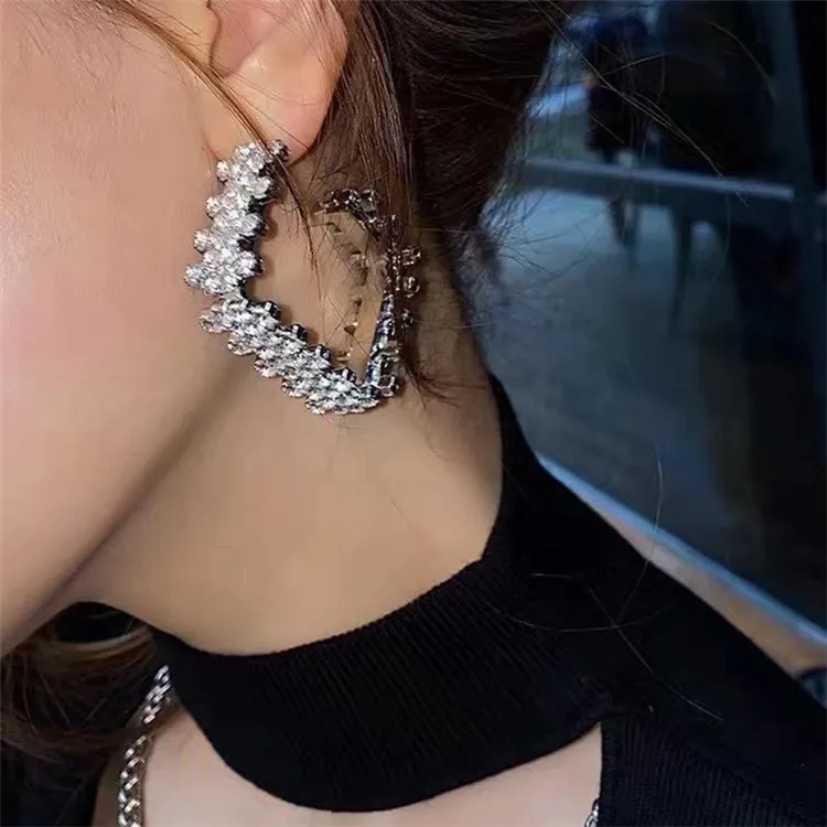 

Super Flash Claw Chain Series Creative Geometric Alloy Diamond Rhinestone Square Earrings Women