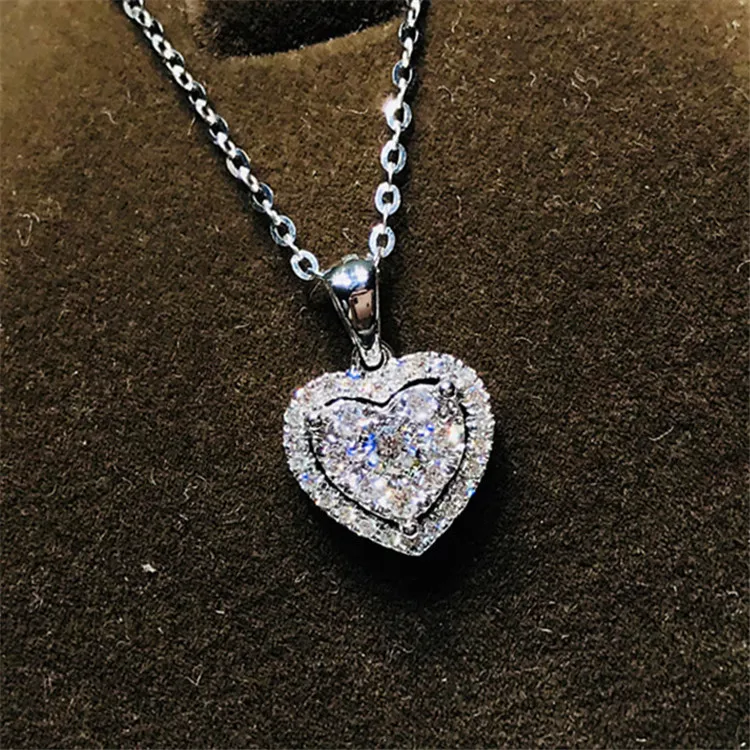 

2021 New Temperament All-Match White Diamond Simulation Moissanite Heart Pendant Female Fashion Love Clavicle Necklace, Picture shows