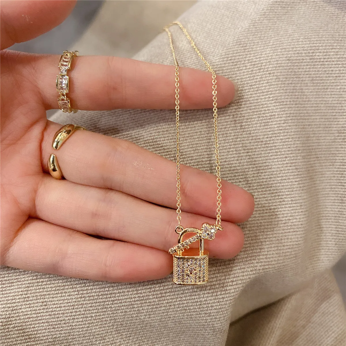 

New jewelry copper necklace charms tiny Key Zircon lock pendant necklace
