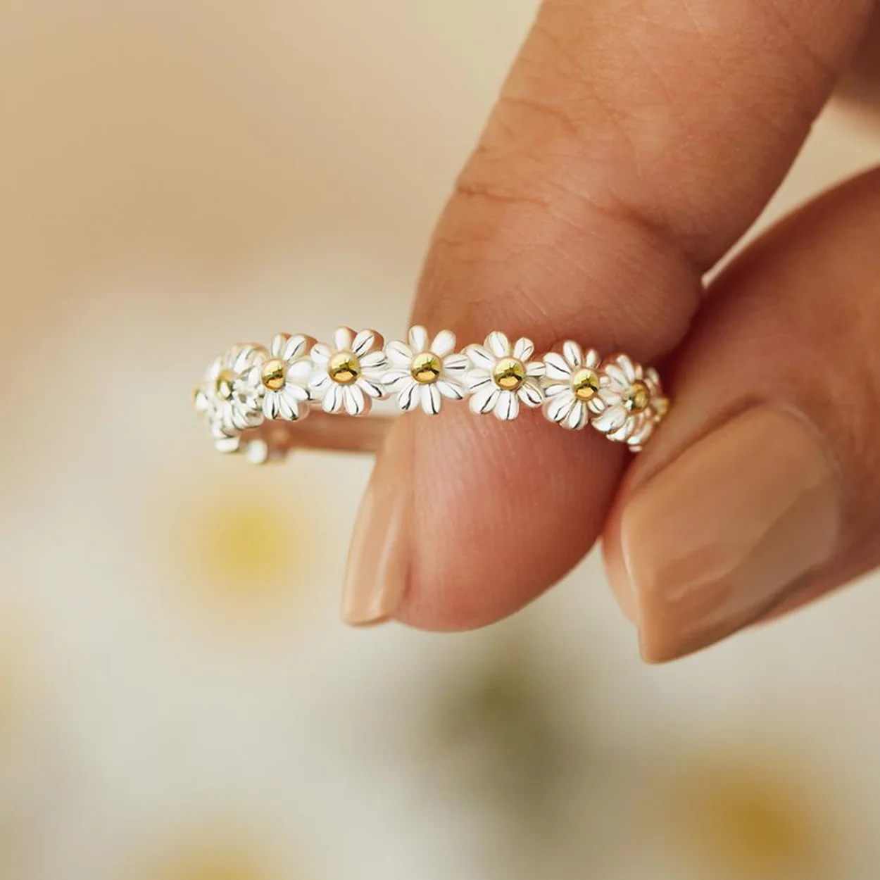 

17KM Exquisite Daisy Flower Rings Adjustable Opening Ring Wedding Engagement Rings for women girls, Gold