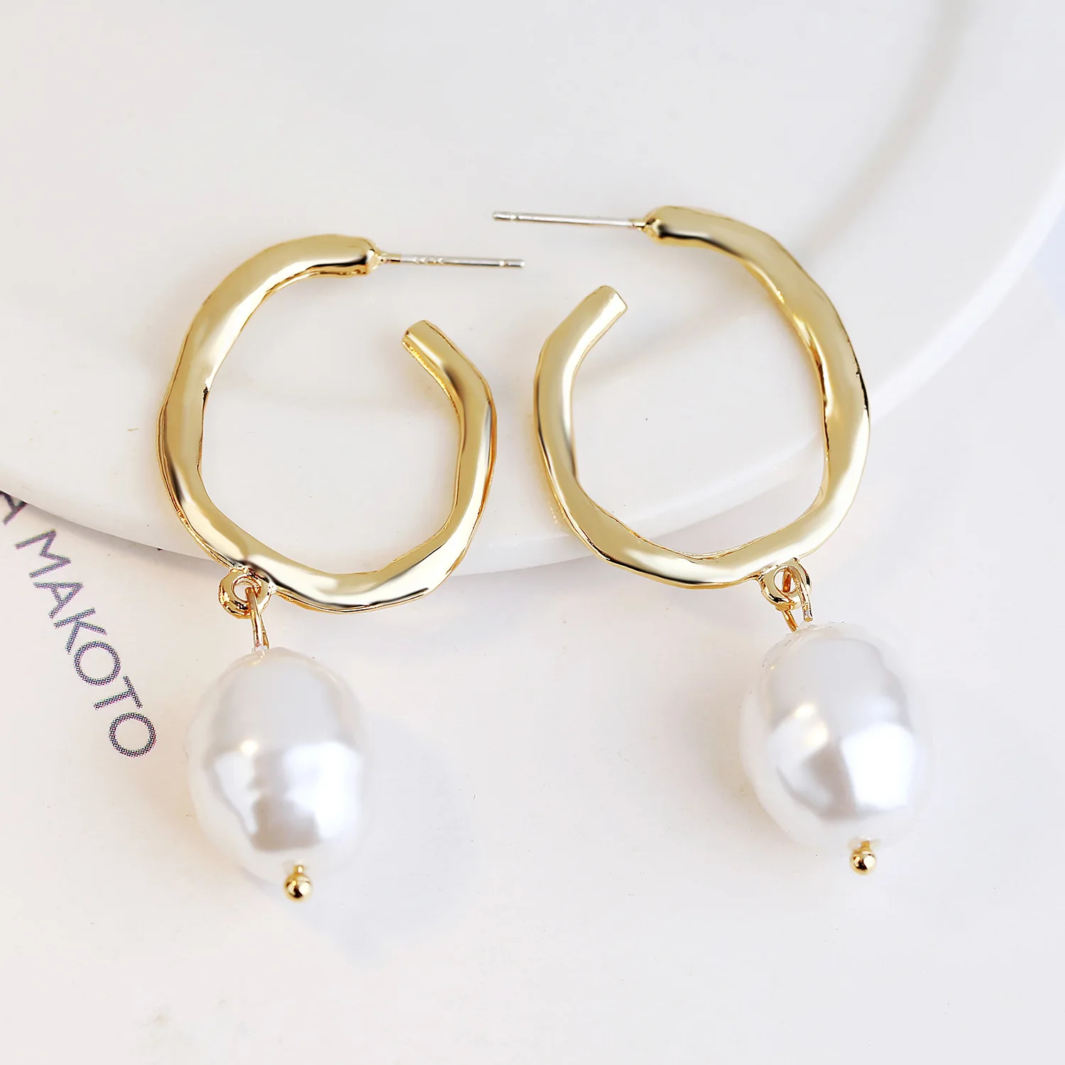 

Imitation natural irregular ring Pearl Earrings Korean style long C-type Pearl Earrings, Gold plated