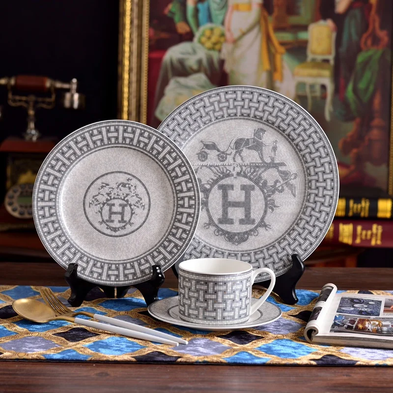 

Wholesale 4 Pcs Ceramic Dinner Plates Coffee Cup Saucer Western Luxury Dining Room Porcelain Dinnerware Sets