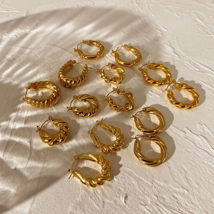 

TU-GEM 2021 Chunky Twist Croissant Huggie Earring Stud 18K Gold Plated Stainless Steel Hoop Earring Jewerly Sets For Women