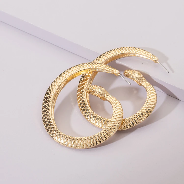 

Creative retro c-shaped geometric snake custom hoop huggie earring women 2021 channel cc earrings stud letter