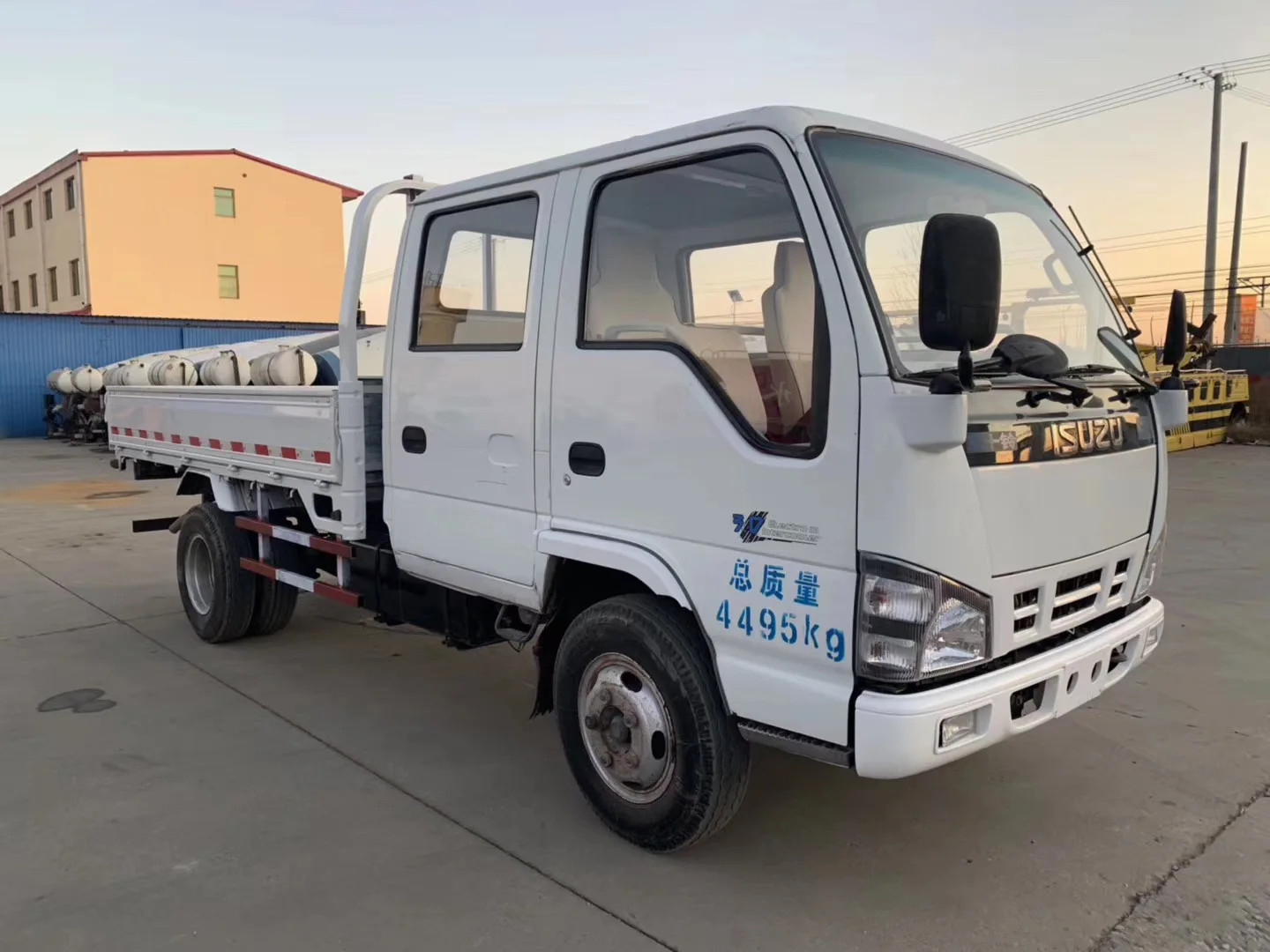 Japanese Isu Zu 700p Commercial Truck Van Type Used Cargo Truck With 7
