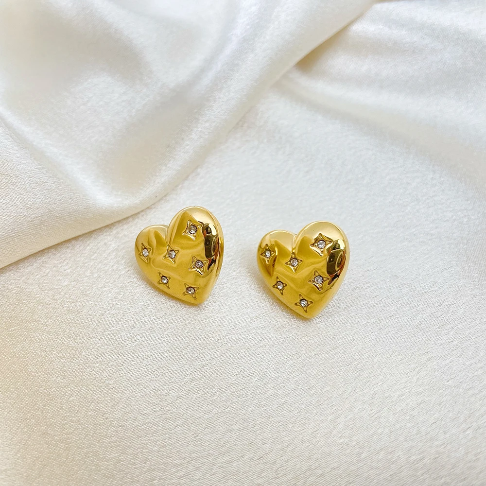 

2023 new full diamond heart-shaped earrings titanium steel plated 18K real gold fashion jewelry anti-allergy