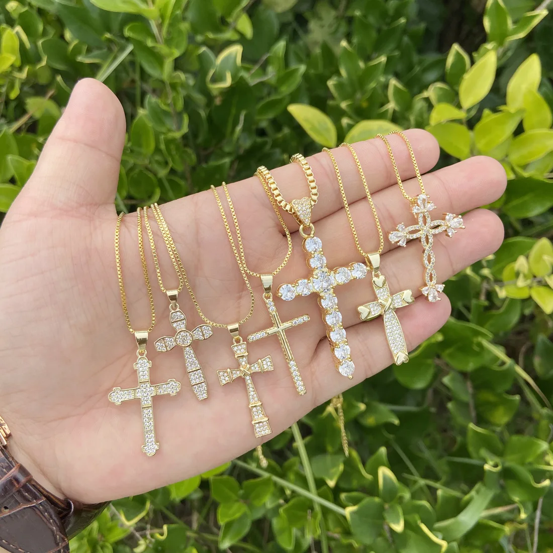 

Hot Selling 18K Gold Christian Cross Pendant Necklace Personality Hip Hop Zircon Pendant Necklace Religion Jewelry (KNK5346), Same as the picture
