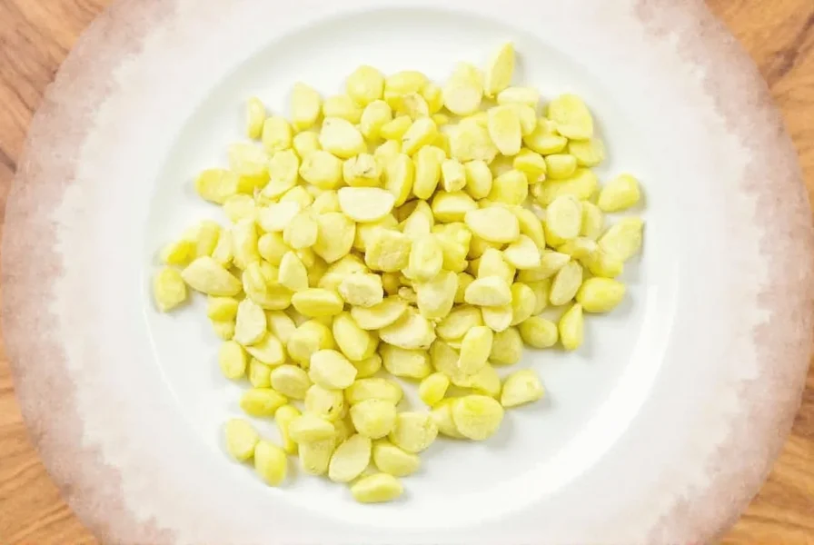 Frische Ingwerwurzel ordnungsgemäß in luftdichtem Behälter im Kühlschrank gelagert