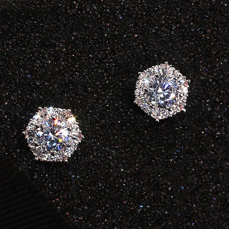 

S925 Sterling Silver Earrings Temperament Micro-Inlaid Square Diamond Earrings Hypoallergenic Fashion Super Flash Earrings