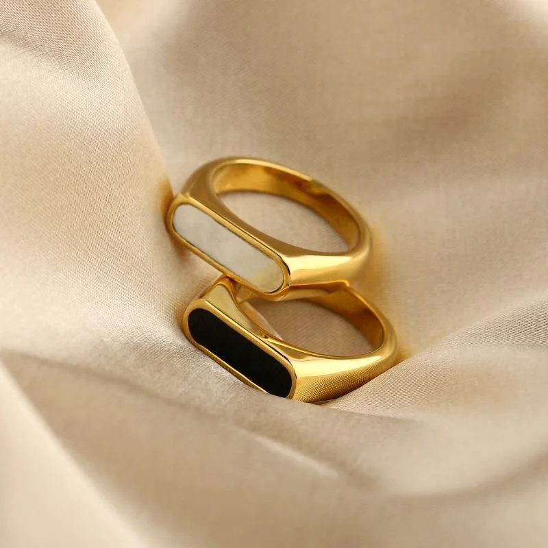 

High End PVD 18K Gold Plated Black White Shell Finger Rings Women Stainless Steel Jewelry