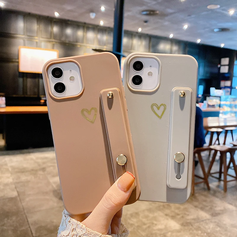 

Luxury Gold Heart Printing Cell Phone Cover with Wrist Band Strap for iPhone 12