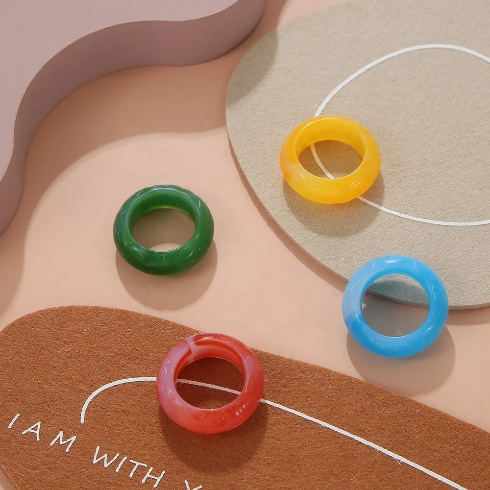 

OUYE 2021 glitter Acrylic Fashion colorful cute korean resin chunky rings Jewelry Wholesale Pure color women ring