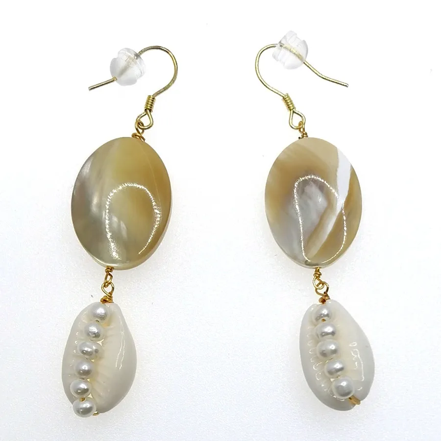 

E529 Brand New Post Earring SeaShell Cultured Freshwater Pearl earrings