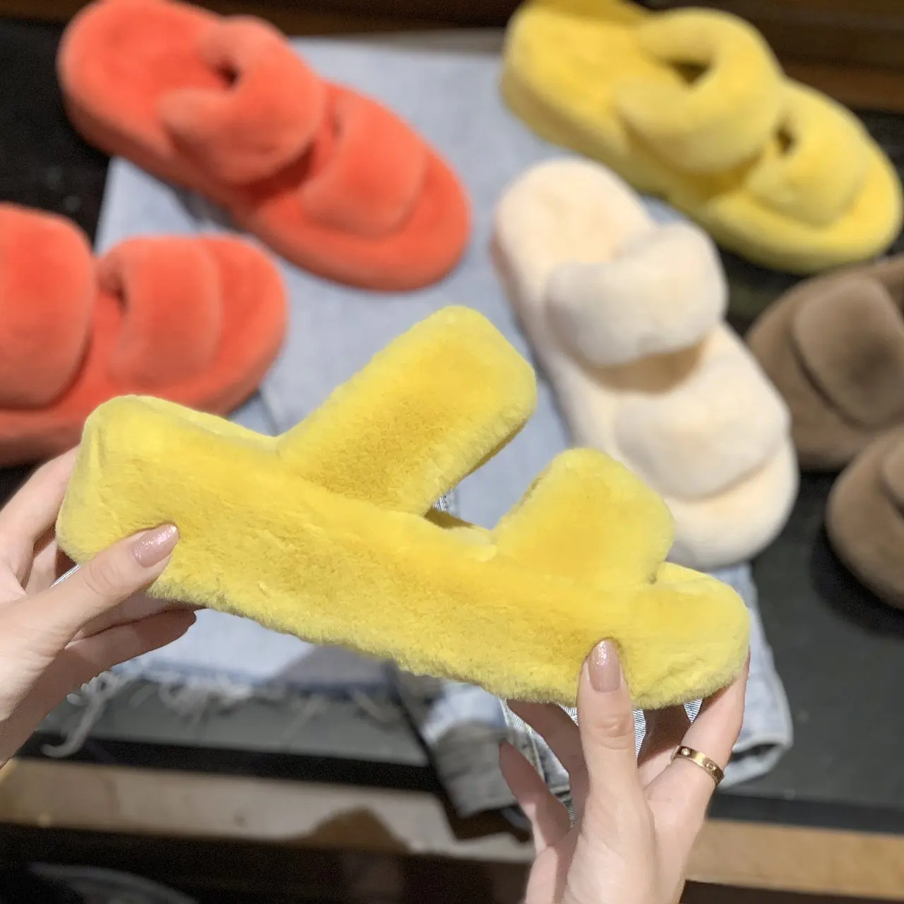 

Furry Slippers Plus Size Bedroom Flat Female Shoes Outdoor Women's Casual Soft Plush Anti-Slip Sandals, Picture color