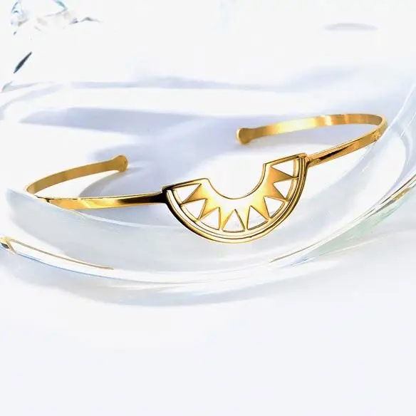 

Unique Design Gold Plated High Quality Stainless Steel Adjustable Simple Sun Pattern Bangle, Gold color