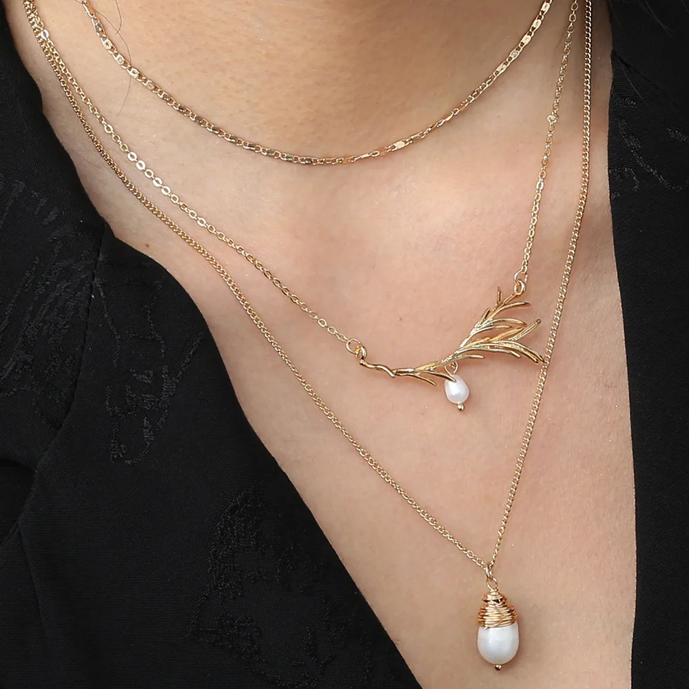 

Creative Design Gold Plated Multilayer Leaf Pendant Necklace Natural Freshwater Baroque Pearl Necklace, Picture color