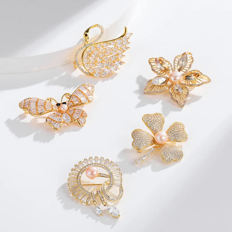 

Wholesale Korean CZ Real Gold Plated Butterfly Flower Fashionable Cute Anime Brooches Women Luxury Pin Custom