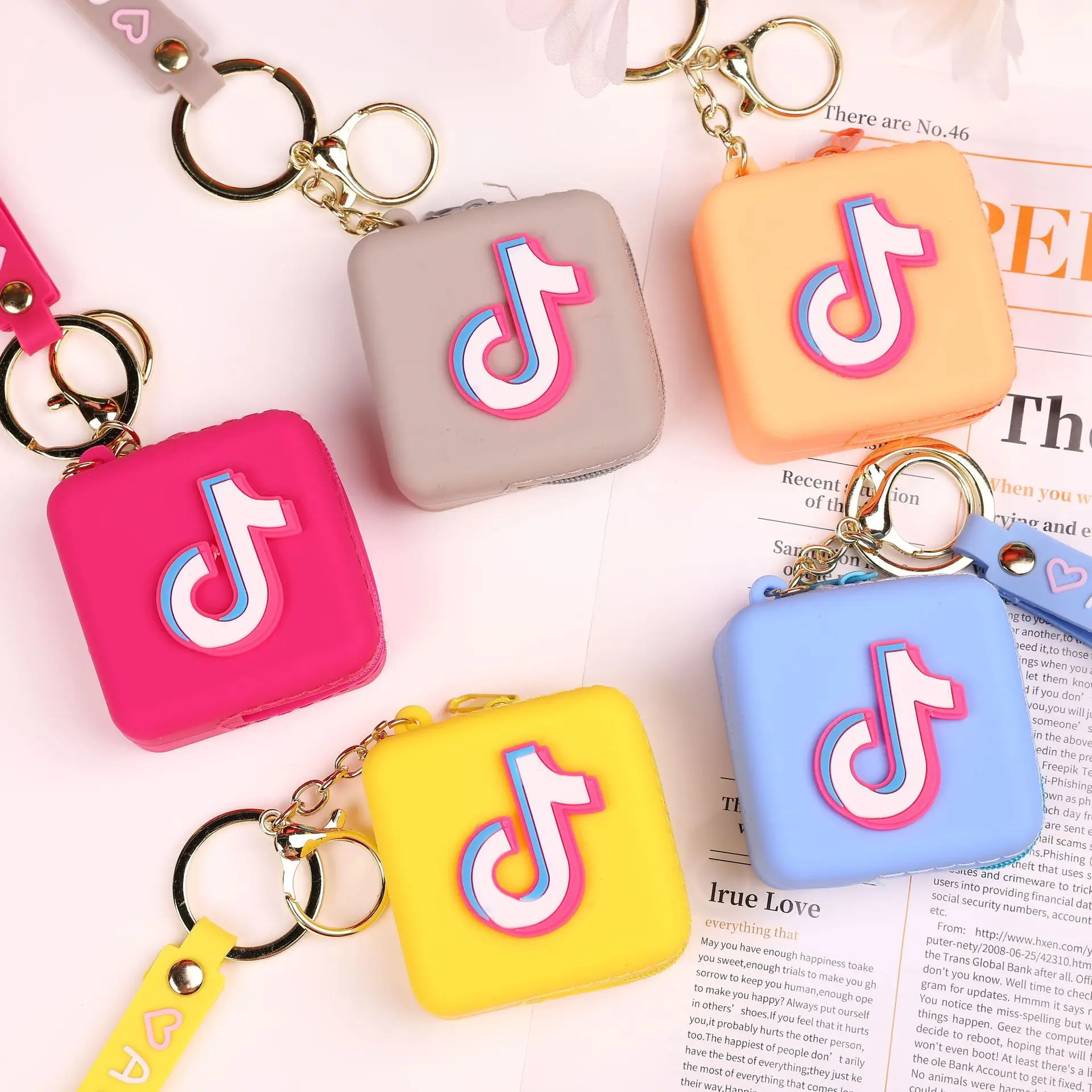 

Children Cartoon Silicone Zipper Bag Keychain Tiktok Silicone Coin Purse with Keyring