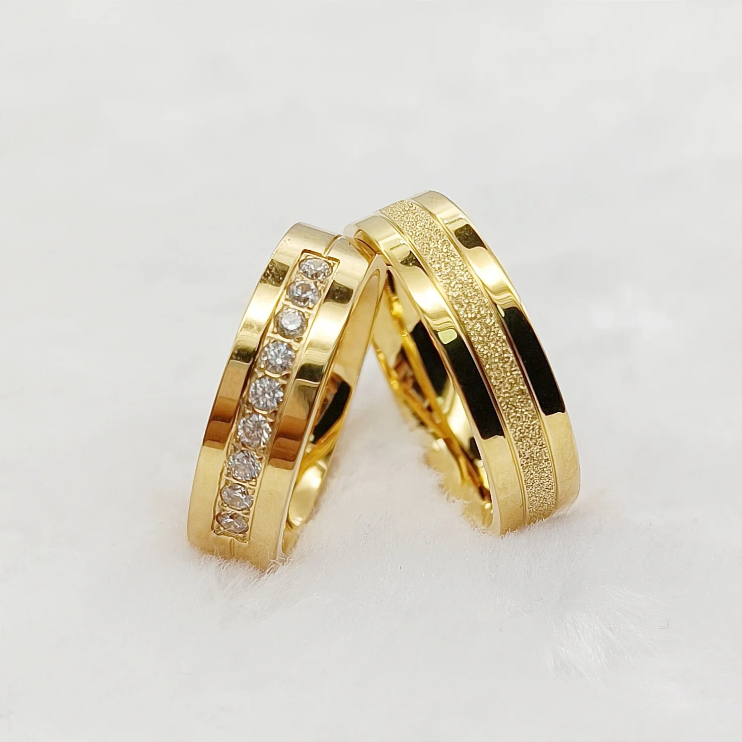 Wedding Rings for Men and Women Lover's Western Designer Jewelry 18k Gold Plated Emery Frosted Stainless Steel Couples Ring