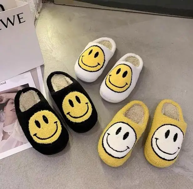 

2021 fashion cute smile face pattern smiley slipper large size indoors fluffy plush winter warm slippers flat warm house slipper