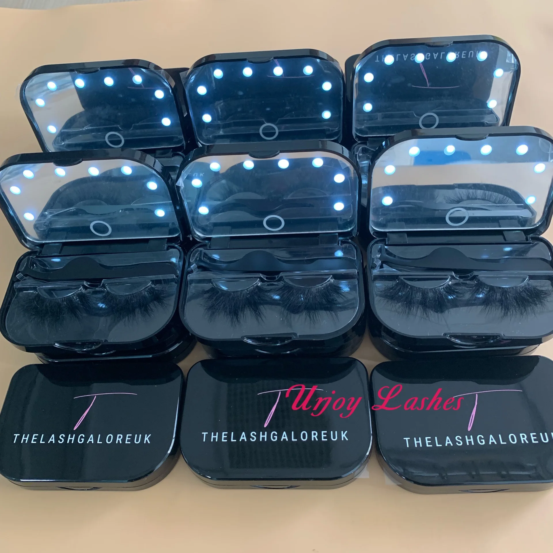 

2021 new lash led case travel suitcase with fur with custom logo 25mm 3d mink eyelash fluffy packaging box wholesale price, Natural black