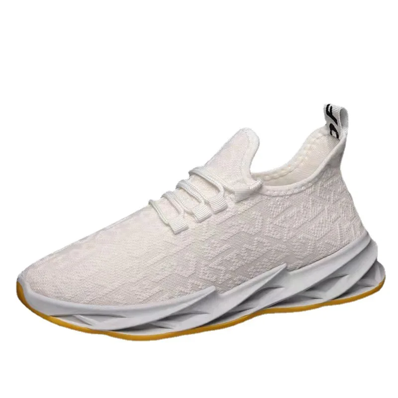 

New men's casual breathable sneakers in autumn