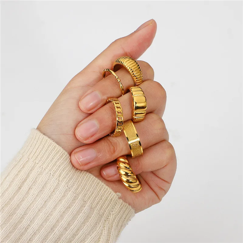 

Twisted Rope Signet Rings 18K Gold Stainless Steel Striped Ring Engraved Stripes Braided Croissant Ring, Picture shows