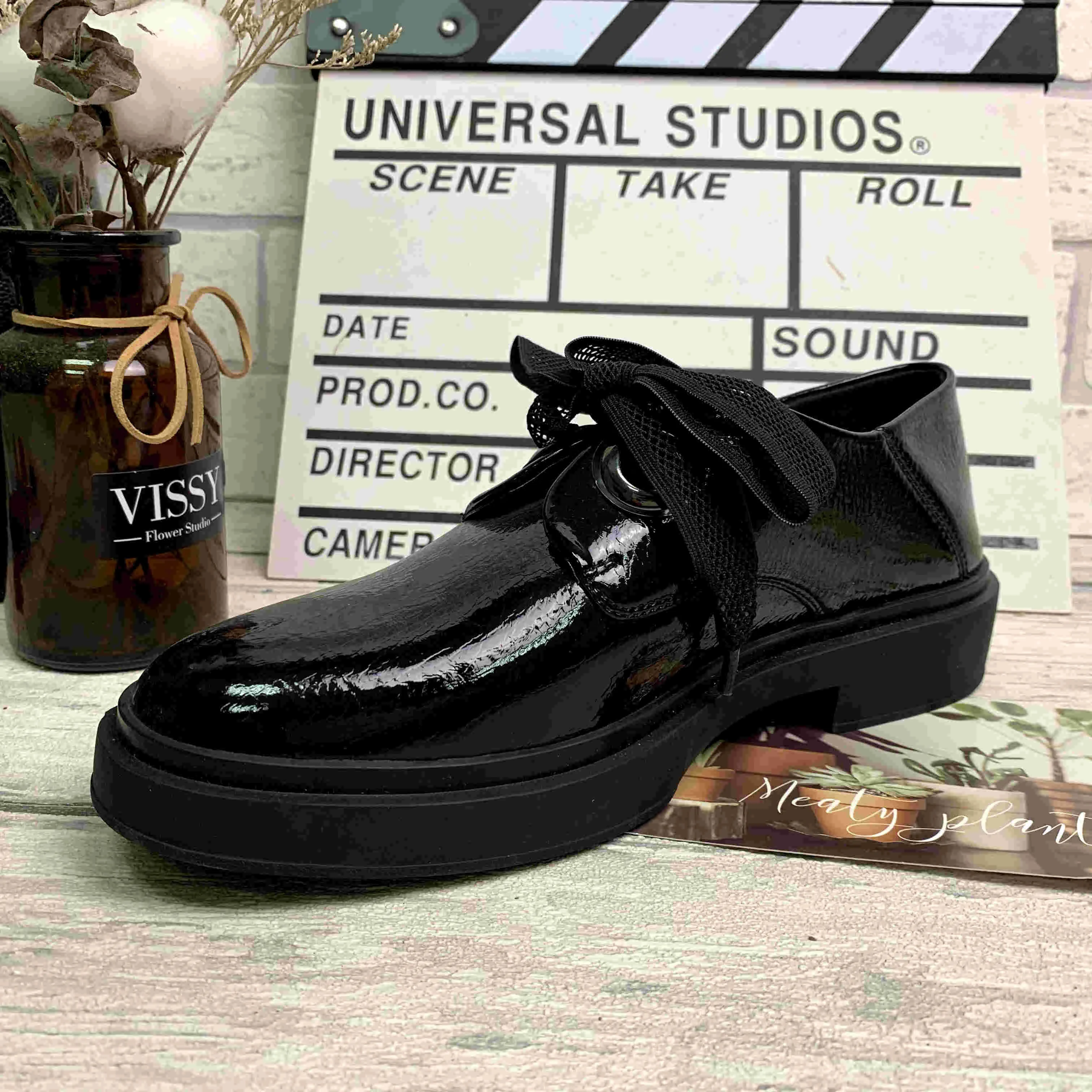 

Spring new solid color shiny thick bottom round toe lace-up single shoes European and American large size wholesale, Black green