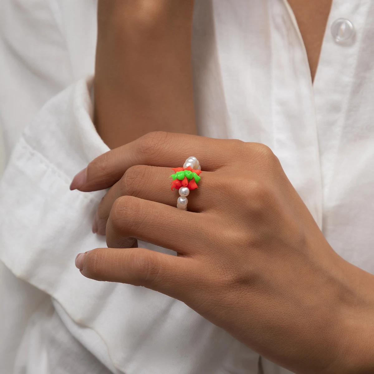 

SHIXIN INS Lovely Pearl Rings Red and Green Soft Pottery Beaded Ring European Fashion Soft Clay Elastic Finger Ring for Women