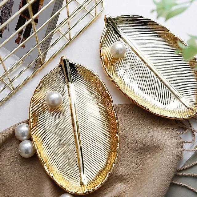 

Wholesale Ceramic Leaf Shape Jewelry Ring Holder Dish Gold Trim Trinket Dish