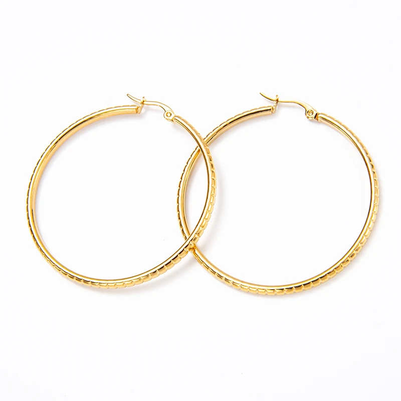 

Arrived Textured Line Round Hoop Earring For Girls Gold Tone 316L Stainless Steel Engraved Stripe C Shape Earrings