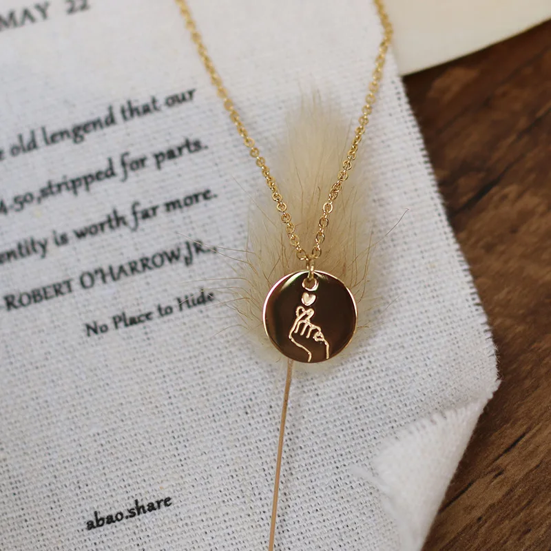 

2020 Popular Jewelry Custom Logo Stainless Steel Gold Plated Engraved Love Finger Heart Pendant Necklace for Women