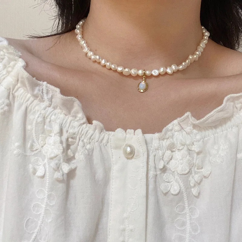 

Jewelry Display Dainty Moonstone Irregular Baroque Pearl Choker Necklace Freshwater Pearl Beads Geometric Charm Necklace, Gold
