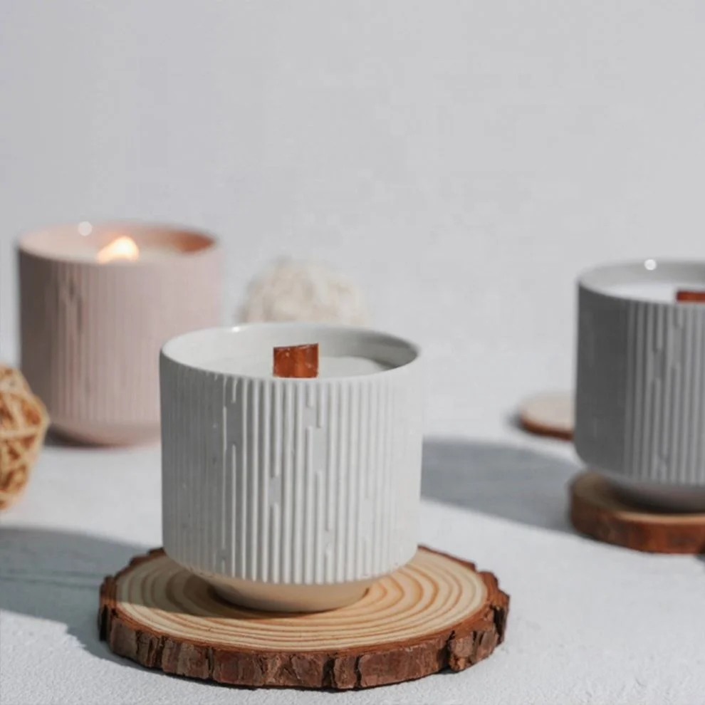 

2022 best selling Nordic style soy wax scented candle wood wicksoy wax candle