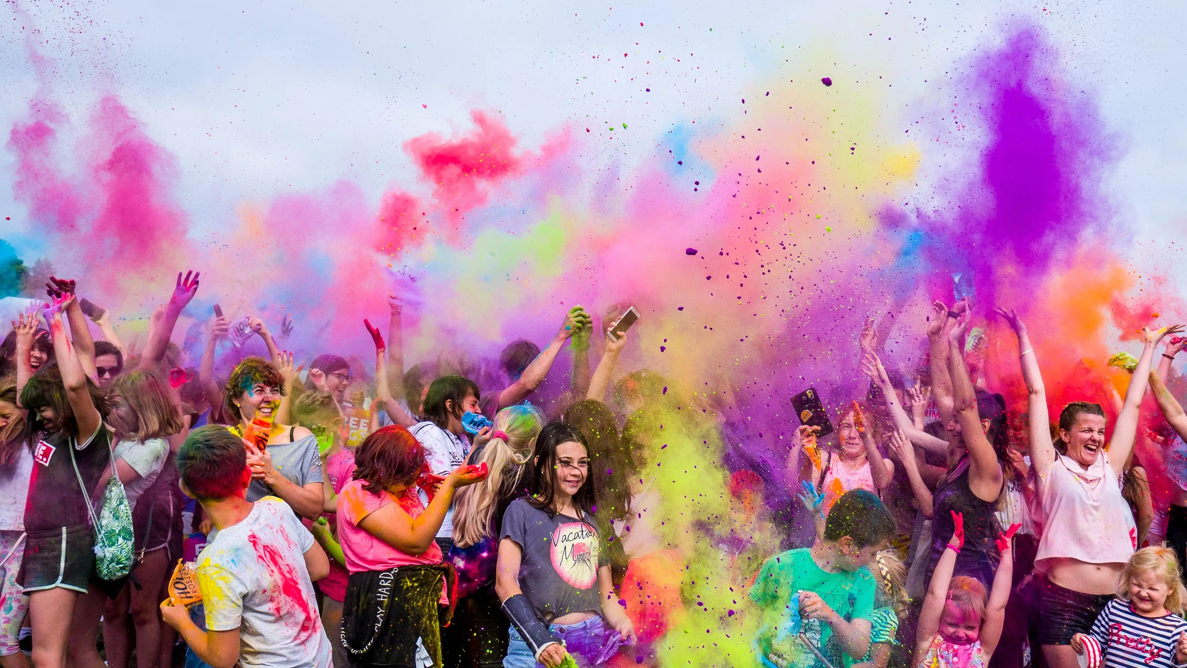 Enjoy colors. Холи фест. Праздник Холли. День красок. Праздник красок.