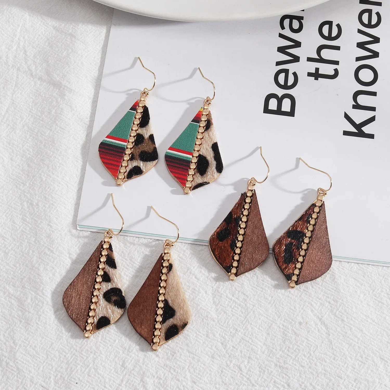 

Retro Splice Rhombus Curved Wood Geometric Drop Earrings Snakeskin pu Leather Gold Dangle Earings Brand Jewelry