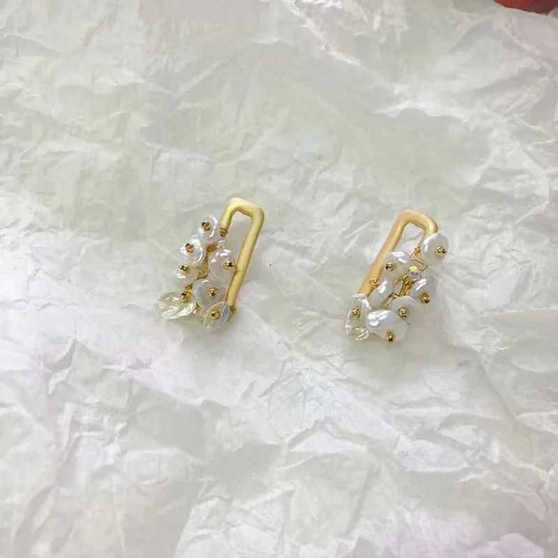 

Fashion Freshwater Pearl Stud Earrings Handmade Irregular Natural Pearl Earring For Girls