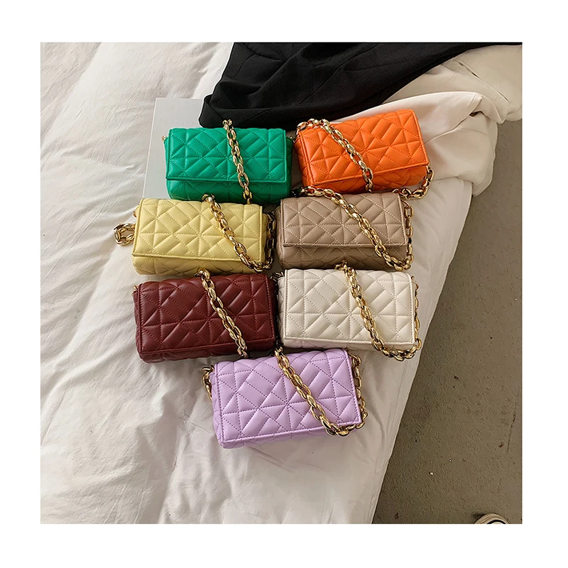 

High Quality 2021 Thick Chain Quilted Shoulder Handbags Women Luxury Purses Pillow Shape Pillow Shape Shoulder Bag