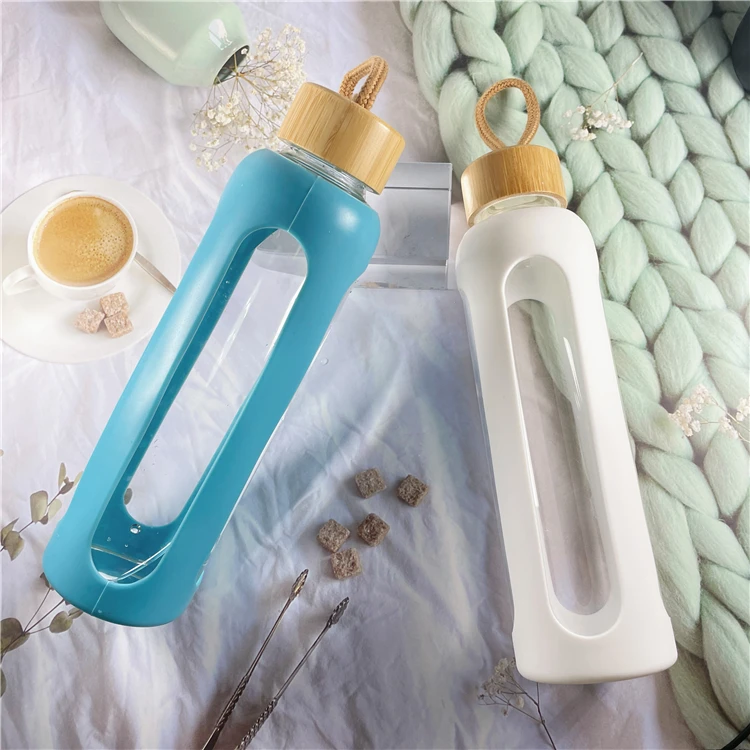 

Bamboo Lid 550ml Clear Glass Water Bottle with Silicone Protective Sleeve