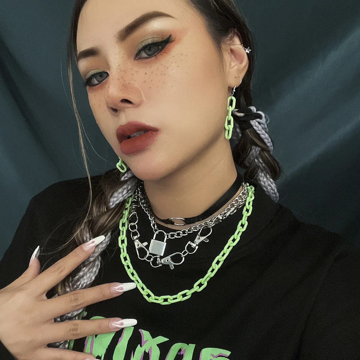 

Hip hop metal button lock chunky link chain necklace women's leather green acrylic link neck chain 4 layer chain necklace set, Fluorescent green