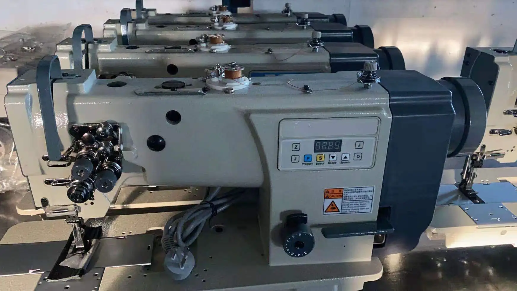 Qs4420d Direct Drive Double Needle Three Synchronization Walking Foot