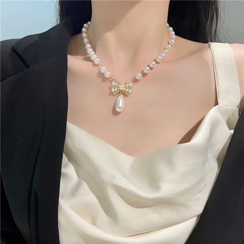 

Luxury Pearl Necklace Pearls Vintage Bowknot Necklaces Designer Clavicle Chain Simple Accessories Charm Gift Pearl Necklace