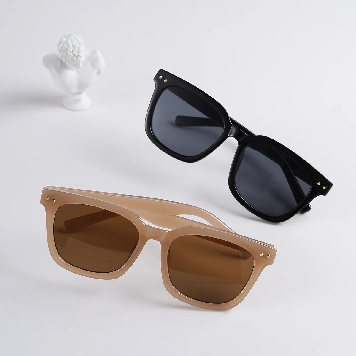

Custom Logo Square retro big frame rivet sunglasses women round sunglasses