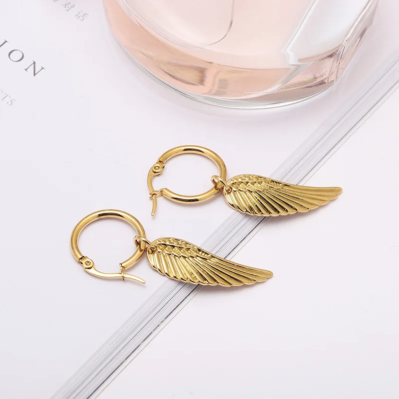 

ES1046 High Quality Gold Plated Surgical Stainless Steel Hoop Huggie Earrings with Wing Charm