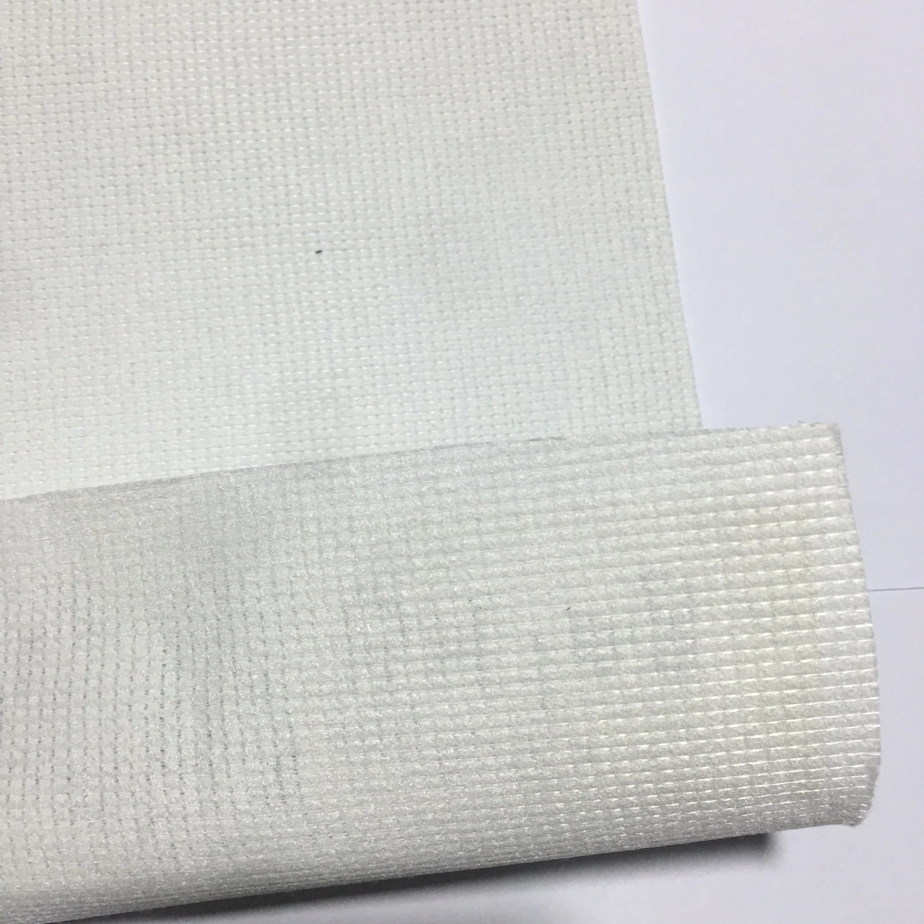 
XCD    NONWOVEN BH  WHITE AND BLACK 