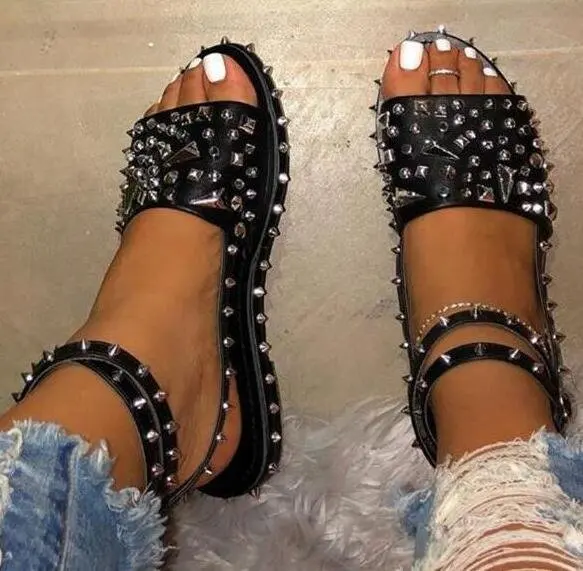 

2021 Summer Lady Fashion Plus Size Rivets Rhinestone Sandal Wholesale Flat Sandals Women