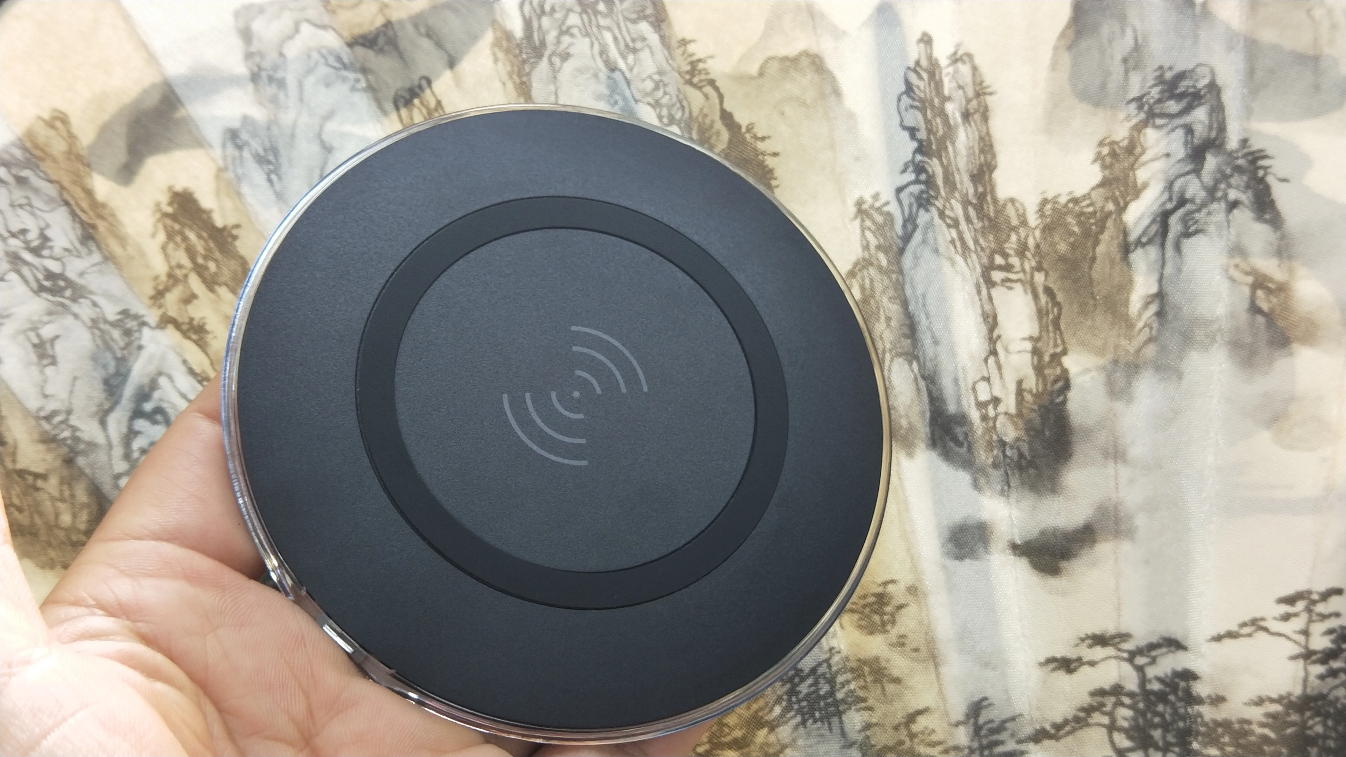 
Newest design round Ultra Thin Mobile Phone Qi Wireless Charger K9 Fast Charging pad 