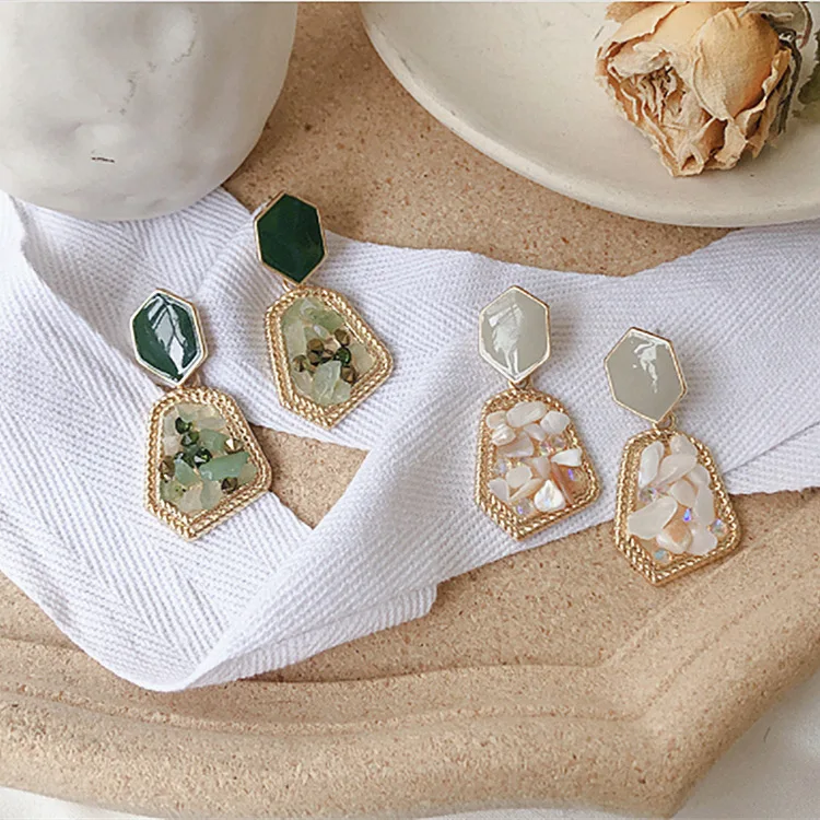 

2021 New Retro French Niche Design Inlaid Gemstones Cold Wind Fashion Earrings Wholesale for Women Trendy Jewelry, Picture shows