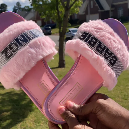 

2020 Hot Sale Fur Slides Sandals With Diamonds For Women and Ladies Flat Slippers and Sandals, Pink/black/gold