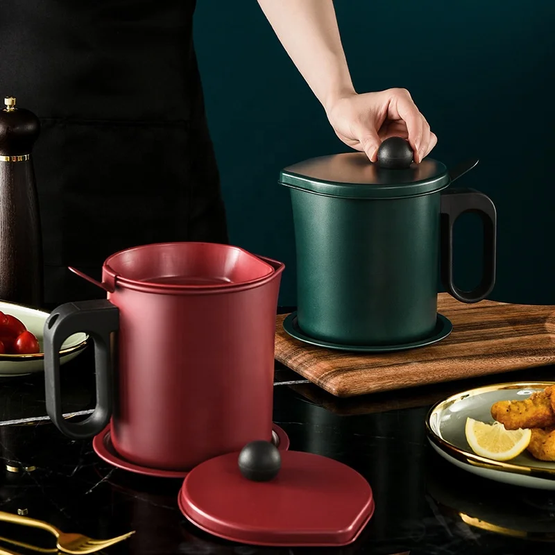 

Japanese cooking oil tank with stainless steel filter screen and lid oilcan